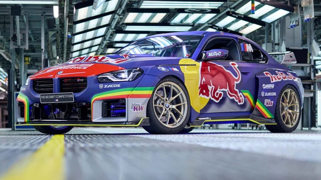 Bonkers BMW M2 With 1,000+ HP Drifts Inside a Car Factory Bonkers BMW M2 With 1,000+ HP Drifts Inside a Car Factory