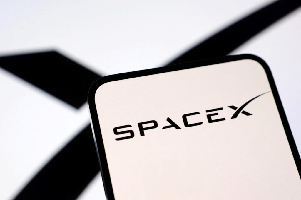 Pentagon will reportedly award SpaceX a $2 billion contract to help develop the ‘Golden Dome’ Pentagon will reportedly award SpaceX a $2 billion contract to help develop the 'Golden Dome'