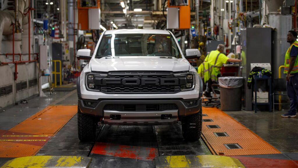 Ford CEO Farley Confirms New Combustion Truck Will Make Production Ford CEO Farley Confirms New Combustion Truck Will Make Production