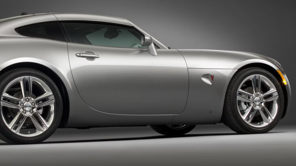 Pontiac And Saturn Tried To Beat The Mazda Miata, But Failed Pontiac And Saturn Tried To Beat The Mazda Miata, But Failed