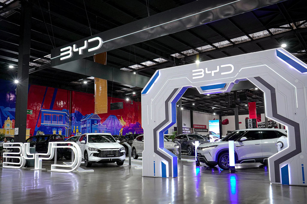 Trump Tells Detroit Automakers “Let China Come” While 100% Tariffs Could Still Put Chinese Brands on U.S. Roads Soon : Automotive Addicts Trump Tells Detroit Automakers “Let China Come” While 100% Tariffs Could Still Put Chinese Brands on U.S. Roads Soon : Automotive Addicts