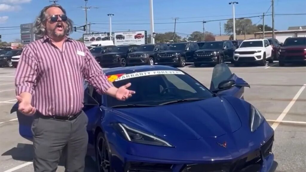 Luciano Carvarotti: This Guy Sings Opera to Sell Cars Luciano Carvarotti: This Guy Sings Opera to Sell Cars