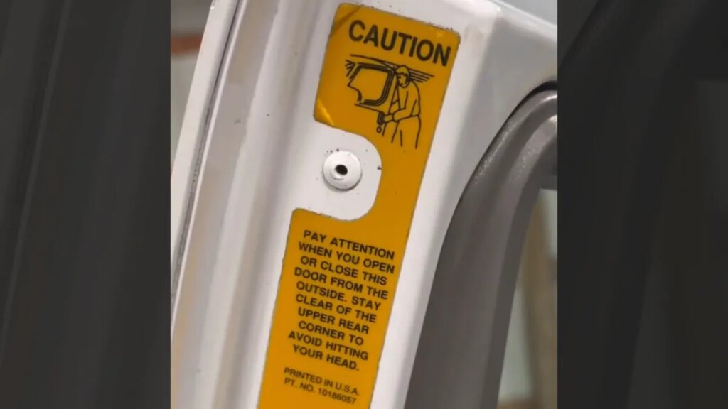 GM's Old Minivan Doors Could Smash You in the Face. The 'Fix' Was a Sticker