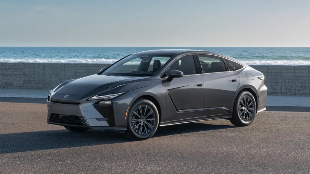 An Honest Luxury Sedan, Now in EV and Hybrid Flavors