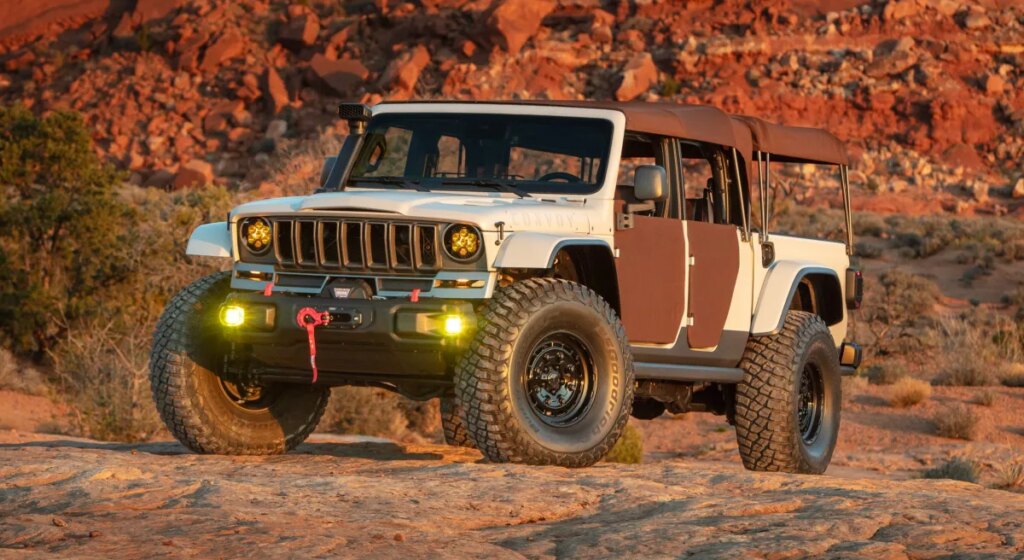 Jeep Is Building a Wrangler Scrambler SRT With Removable Roof, Backward-Facing Rear Seats and Probably a V8 Jeep Is Building a Wrangler Scrambler SRT With Removable Roof, Backward-Facing Rear Seats and Probably a V8