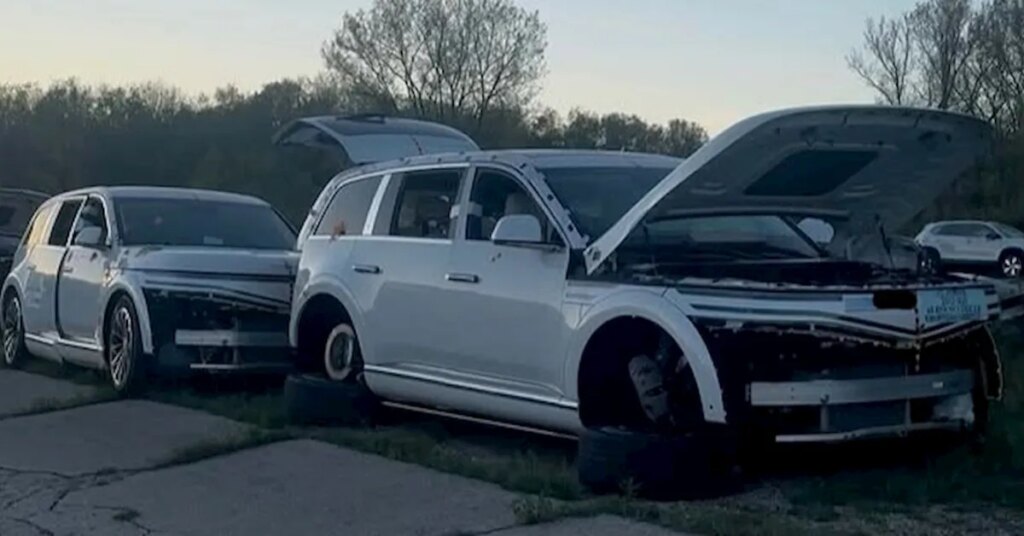 The Genesis GV90 has coach doors and a huge 27" screen [Video]