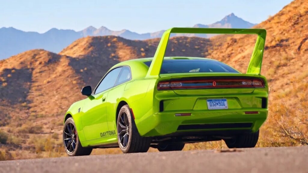 The New Dodge Charger SRT Has a Wing Straight Out of the Superbird Era and It Looks Ready to Fly The New Dodge Charger SRT Has a Wing Straight Out of the Superbird Era and It Looks Ready to Fly