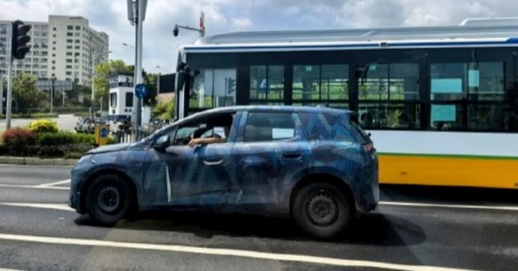 BYD's 1,000 km-range PHEV spotted, revealing interior [Images]