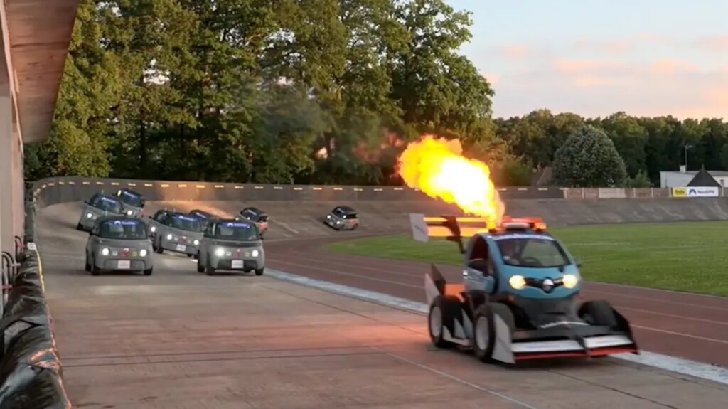 Behold the Fire-Spitting Twizy 'Unsafety Car' Leading a 100-Lap Citroen Ami Race on a Velodrome