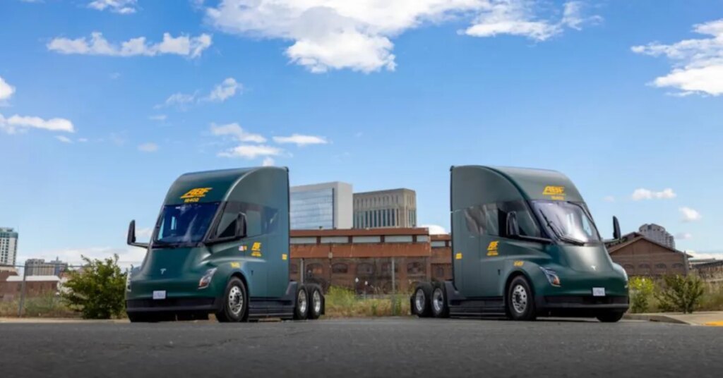 Fleet buys Tesla Semi electric trucks after stunning 1.55 kWh/mile efficiency