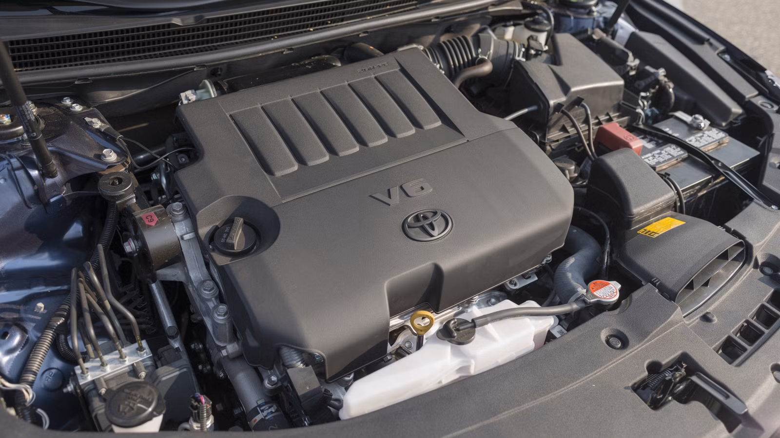 How Toyota’s 2GR-FE V6 Outsmarted It’s Competitor’s Worst Engineering Mistakes How Toyota's 2GR-FE V6 Outsmarted It's Competitor's Worst Engineering Mistakes