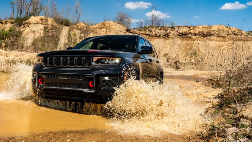 Jeep Grand Cherokee Trailhawk, Overland 4x4 Models Are Back for 2027