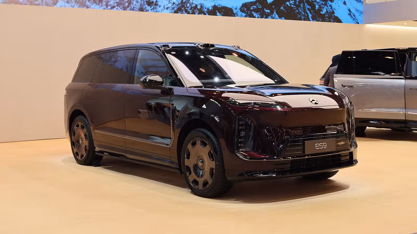 Nio ES9 to hit 10,000 deliveries this month as exec disputes Li Auto chassis test A Nio ES9 on display at the Beijing Auto Show in April 2026.