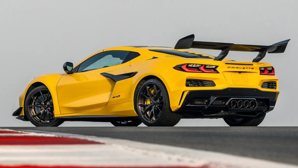 Some Chevy Corvette ZR1 Owners Report Paint Chipping at 180 MPH and Above Some Chevy Corvette ZR1 Owners Report Paint Chipping at 180 MPH and Above