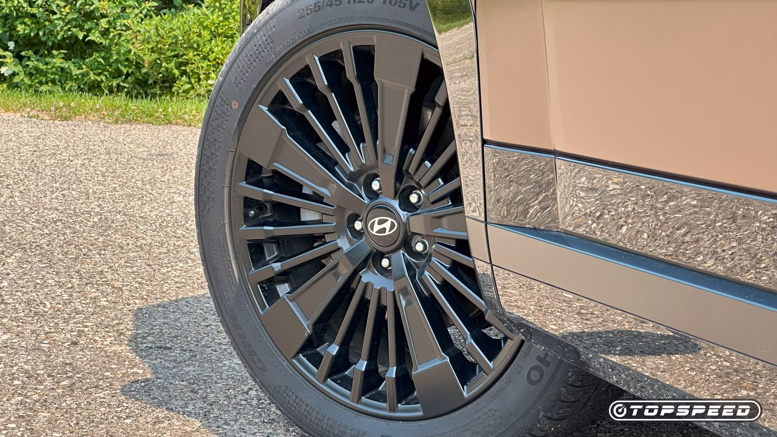 The Hyundai Hybrid SUV That Gets 10 MPG Less Than Its Sticker Claims The Hyundai Hybrid SUV That Gets 10 MPG Less Than Its Sticker Claims