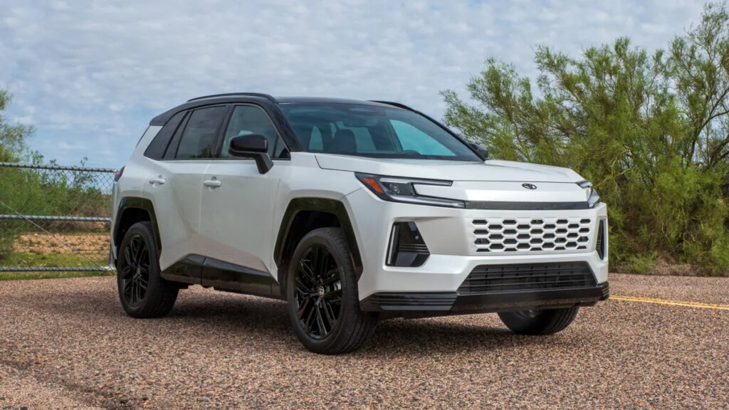 Toyota RAV4-Based Truck, Mitsubishi's Icons, and a Ferrari with a Manual Transmission