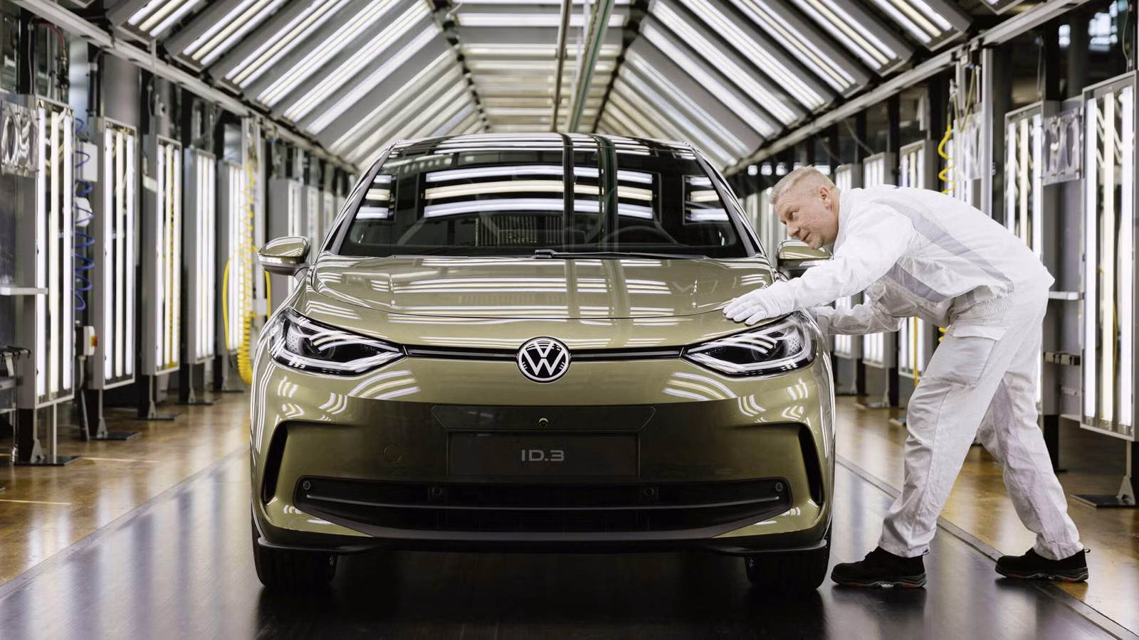 VW Expected To Announce Massive Job Cuts This Year As Part Of Cost-Cutting Plan VW Expected To Announce Massive Job Cuts This Year As Part Of Cost-Cutting Plan