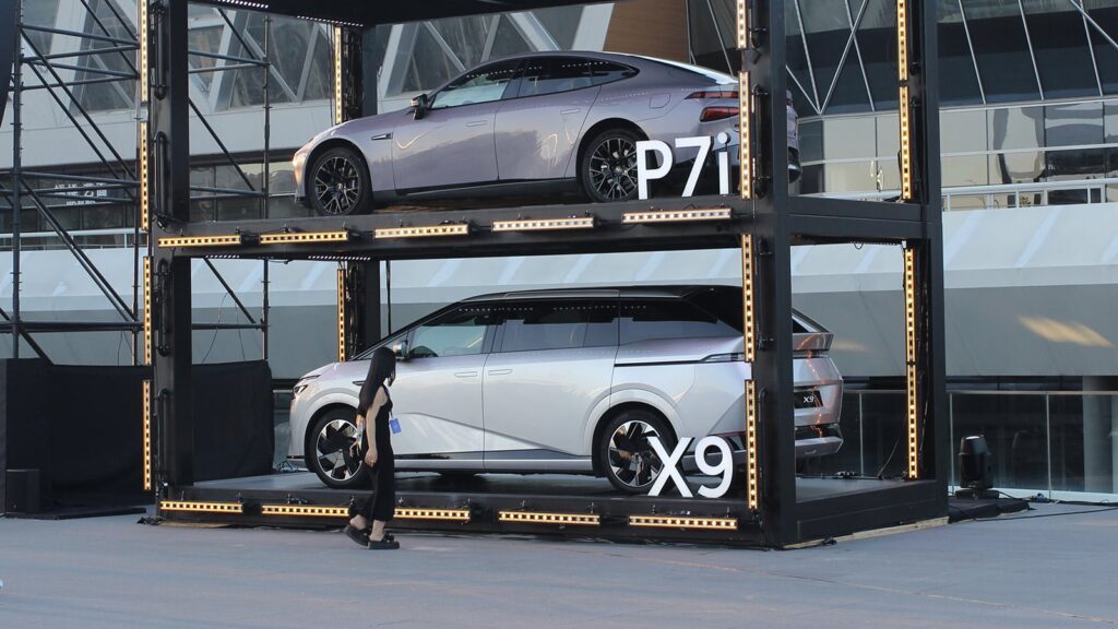 File photo shows the Xpeng X9 and P7i.