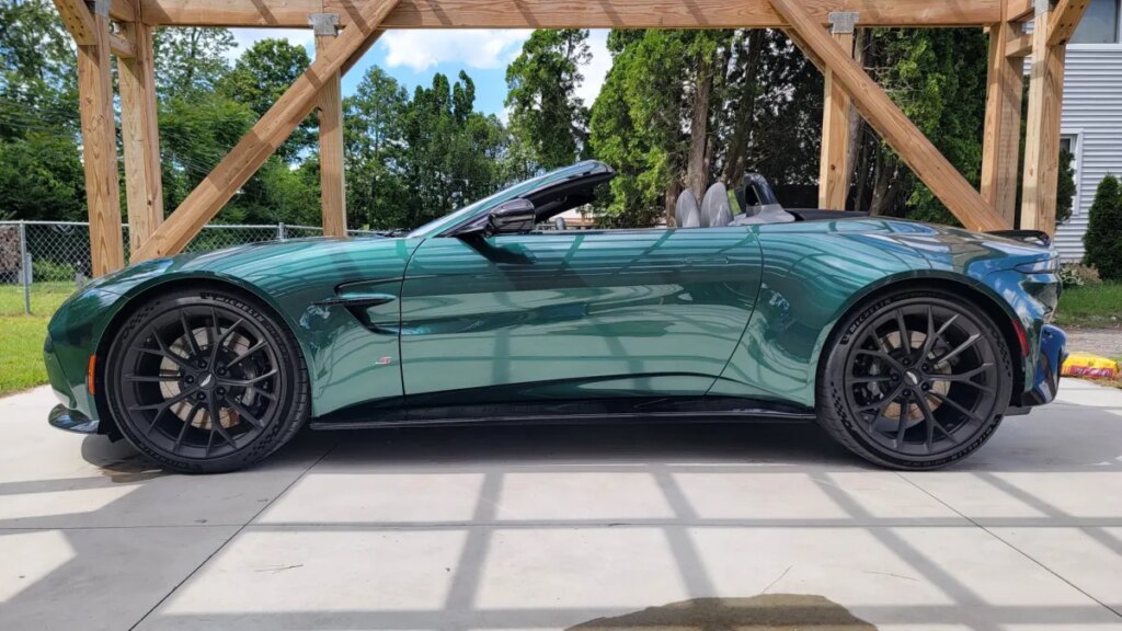 Driving an Aston Martin Vantage Brings Out the Best in Those Around You Driving an Aston Martin Vantage Brings Out the Best in Those Around You