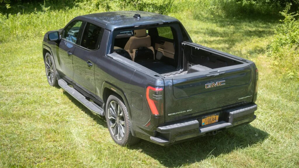 GM’s Gimmicky Midgate Is Actually One of the Best Reasons to Buy an EV Truck GM's Gimmicky Midgate Is Actually One of the Best Reasons to Buy an EV Truck
