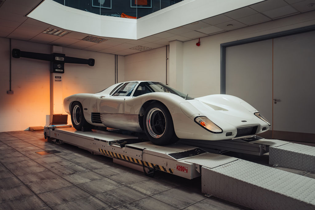 McLaren Rebuilds Its Original 1960s M6GT Road Car for Goodwood : Automotive Addicts McLaren Rebuilds Its Original 1960s M6GT Road Car for Goodwood : Automotive Addicts