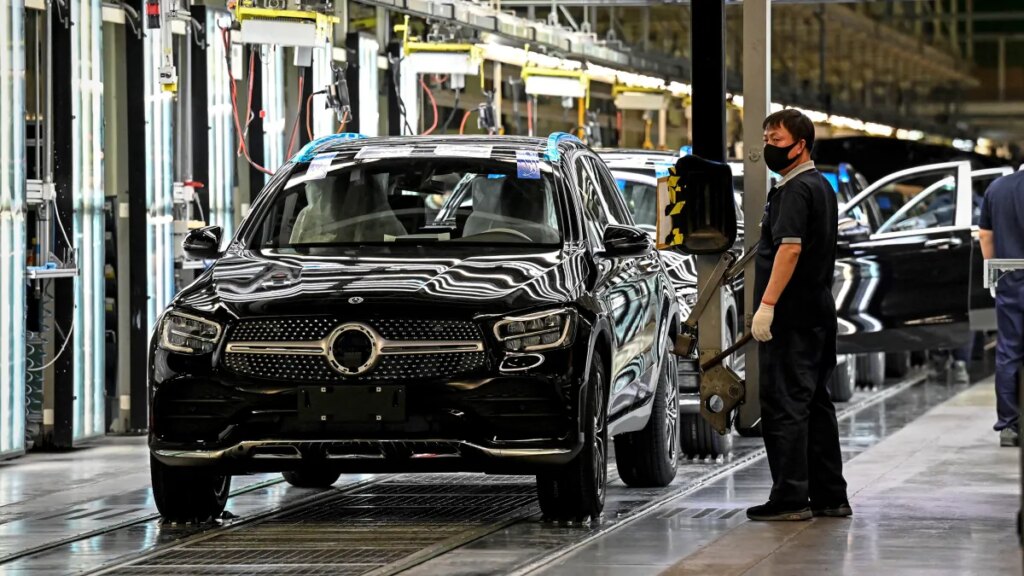 Mercedes in Spotlight Over China Ban, Big BMW Recall, Porsche Continues Job Cuts: Downshift