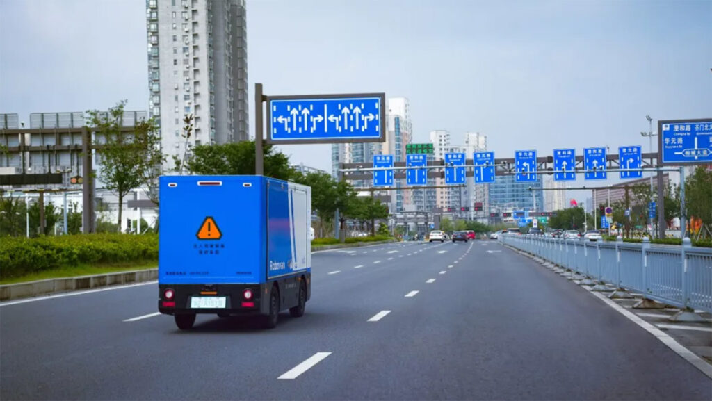 A Momenta robovan operating in Xiangcheng District, Suzhou.