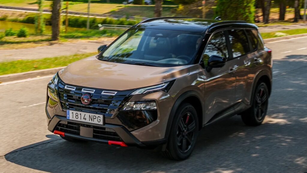 New Nissan X-Trail - front angled show