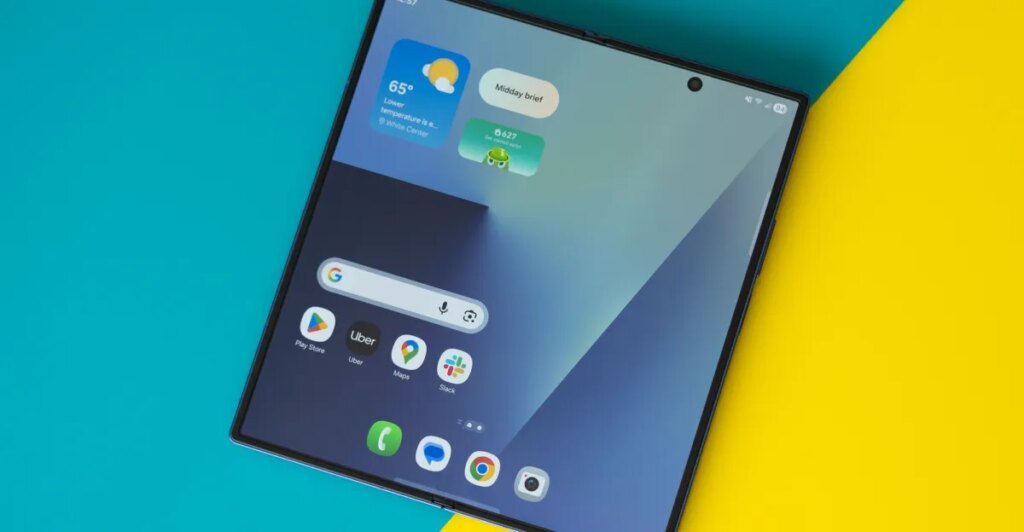 Samsung can’t afford to play it safe with Apple’s first foldable looming Samsung can’t afford to play it safe with Apple’s first foldable looming