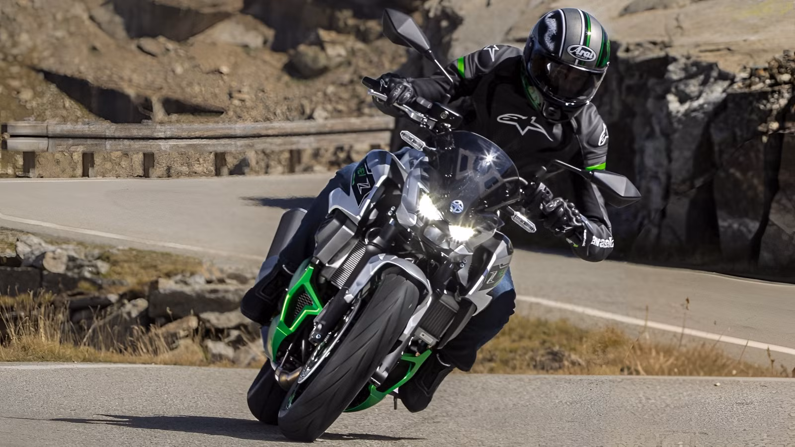 The Kawasaki Naked Bike That Feels Tailor-Made For Everyday Riding The Kawasaki Naked Bike That Feels Tailor-Made For Everyday Riding