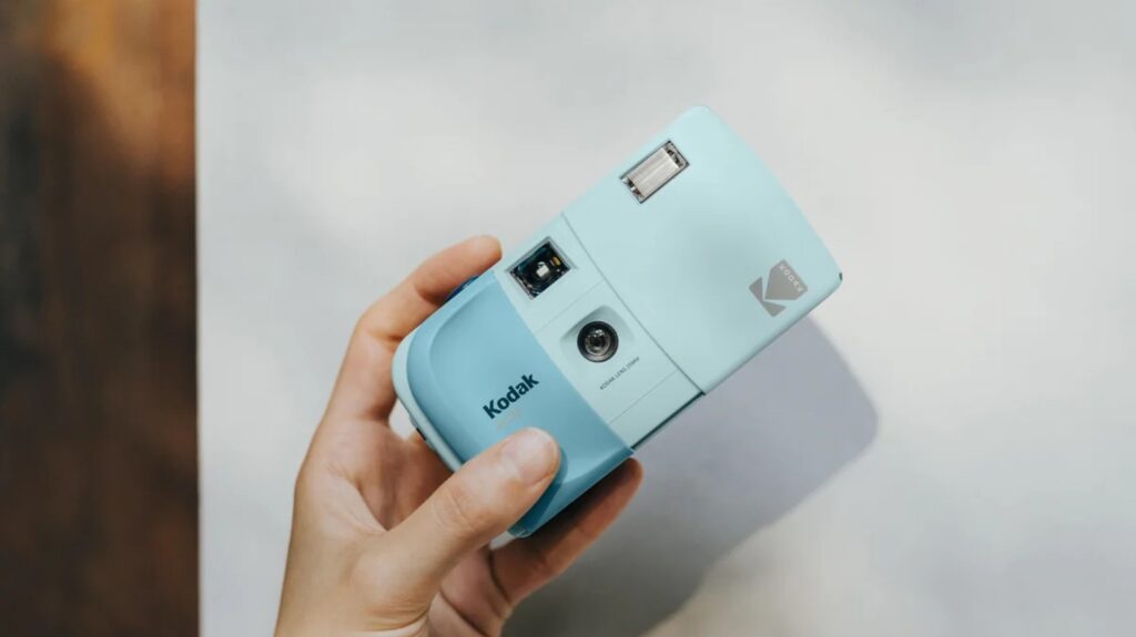 The Kodak EC35 Is A Pocketable, Beginner-Friendly 35mm Film Camera