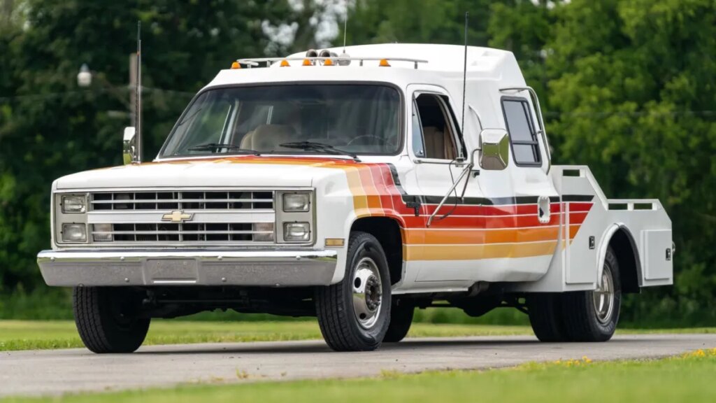 This 1988 Chevrolet Hot Shot Hauler Is a Bygone Beauty You Can Buy