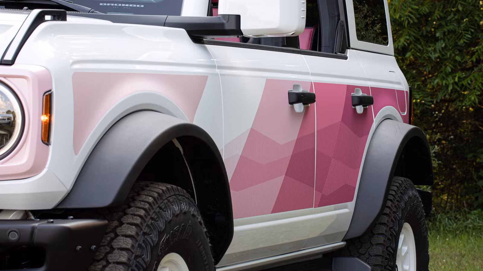 This Custom Ford Bronco Looks At The Wrangler Tuscadero And Says ‘Bet’ This Custom Ford Bronco Looks At The Wrangler Tuscadero And Says 'Bet'