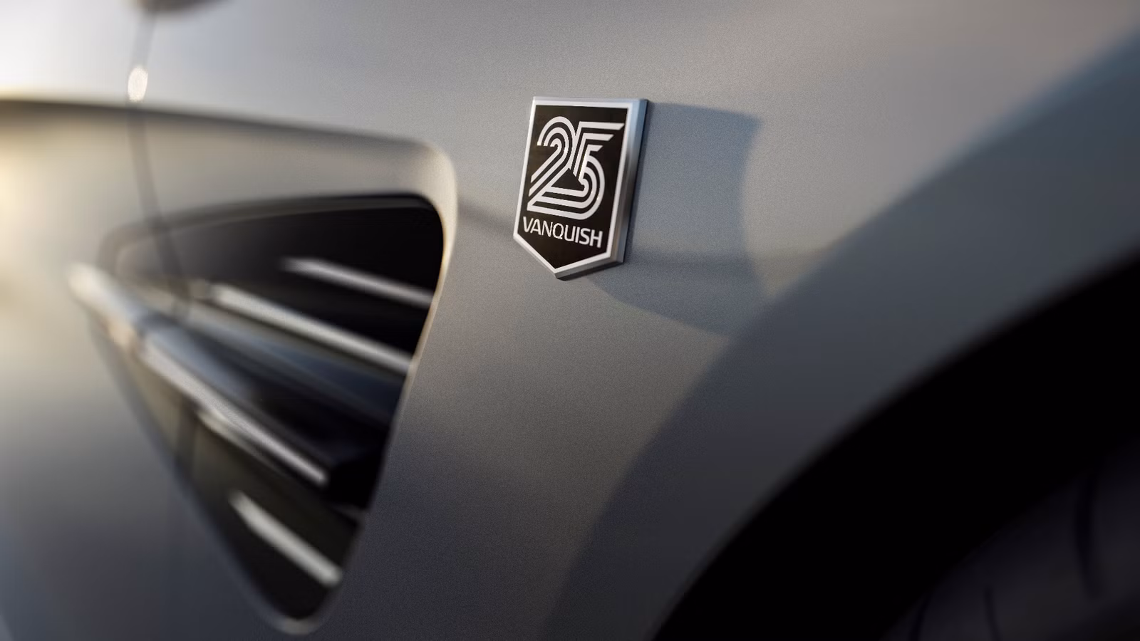 This Special V12 Aston Martin Is So Rare It Make Ferrari’s Manual 12Cilindri Look Like A Corolla This Special V12 Aston Martin Is So Rare It Make Ferrari's Manual 12Cilindri Look Like A Corolla