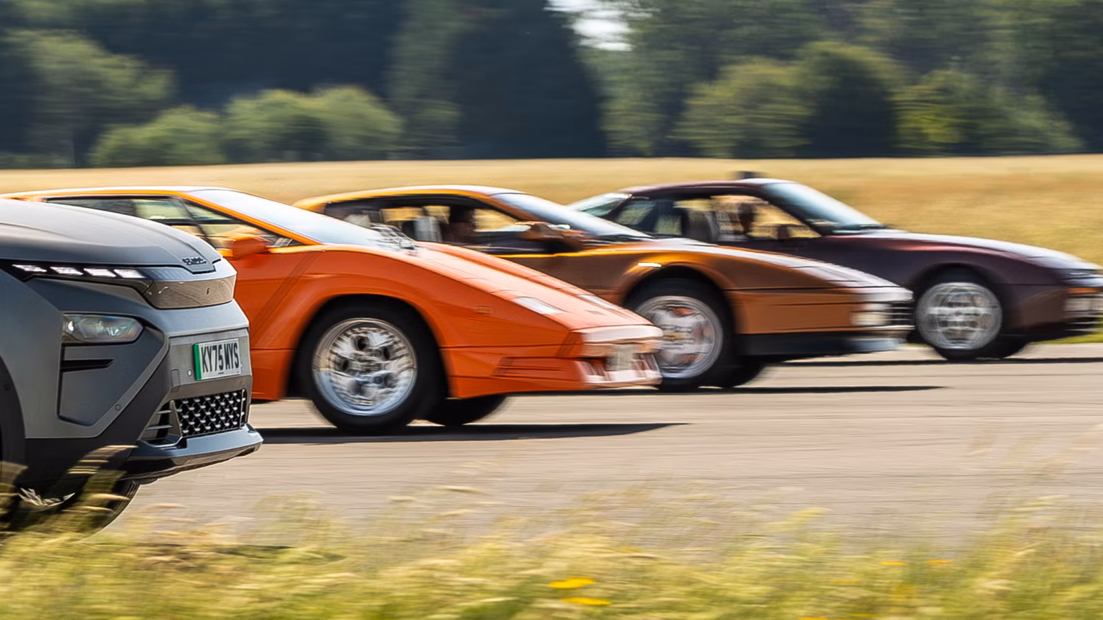 Watch Europe’s Vanilla Family SUV Beat Your Favorite ’80s Supercars Watch Europe's Vanilla Family SUV Beat Your Favorite '80s Supercars