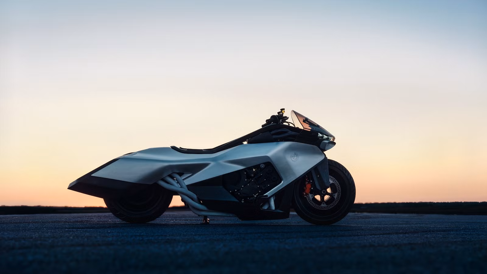 Why BMW Chose An Inline-Six To Challenge Honda’s 40-Year Gold Wing Formula Why BMW Chose An Inline-Six To Challenge Honda's 40-Year Gold Wing Formula