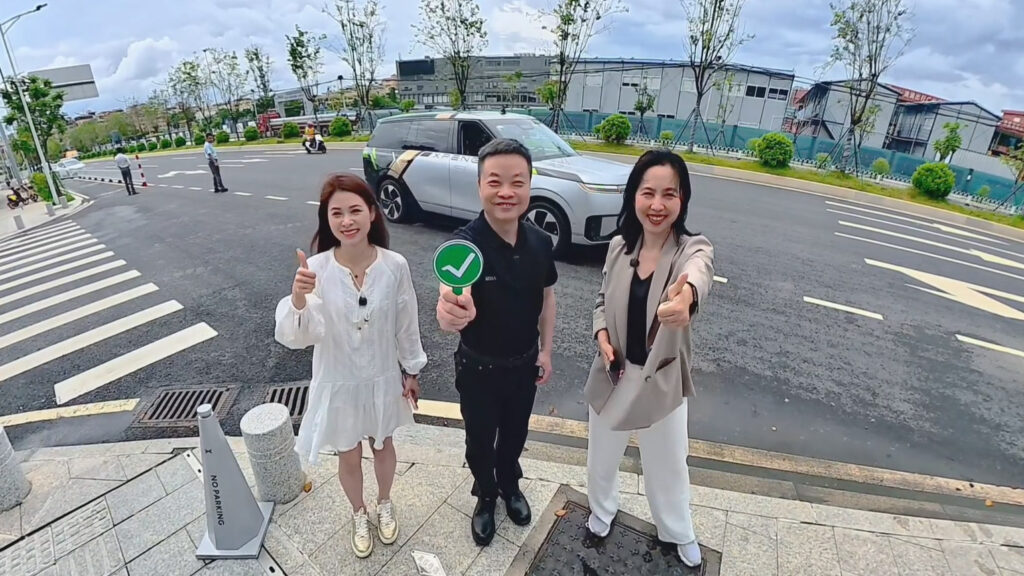 He Xiaopeng (center), chairman and CEO of Xpeng, completed the first ride in the company’s robotaxi internal test.