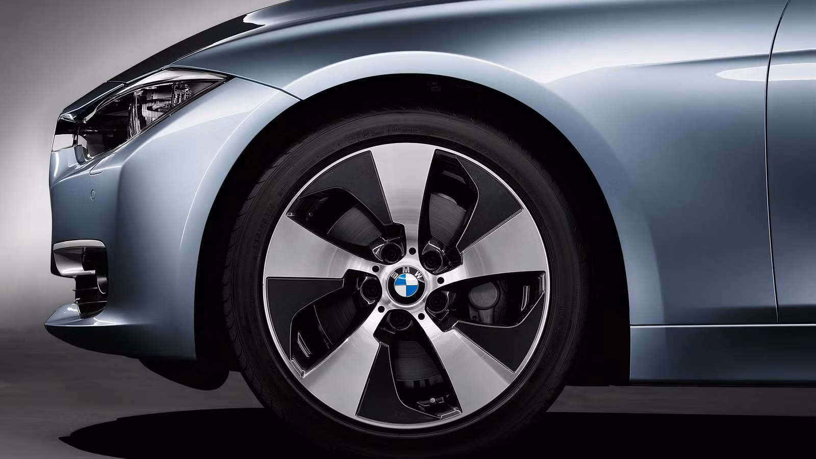 A $40,000 3 Series Luxury Sedan Now Costs $12,000 Because Of BMW’s Own Leasing Addiction A $40,000 3 Series Luxury Sedan Now Costs $12,000 Because Of BMW's Own Leasing Addiction