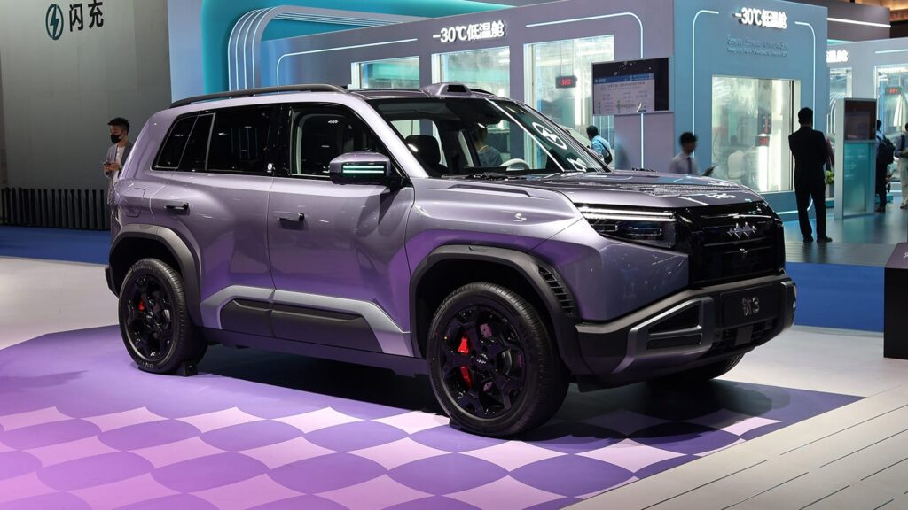 BYD Fang Cheng Bao adds lower-priced Tai 3 variant, cutting entry price A Fang Cheng Bao Tai 3 on display at the Beijing Auto Show in April 2026.