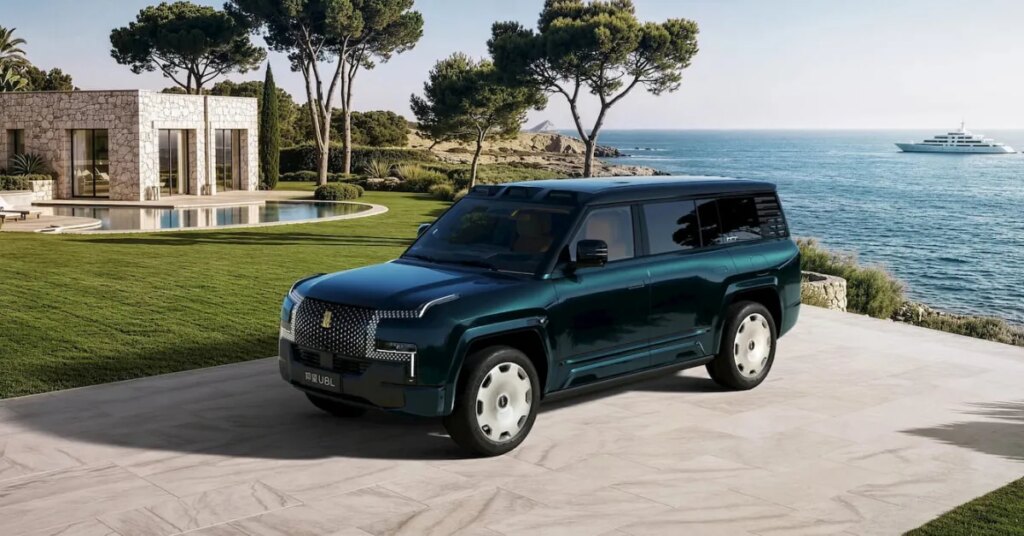 BYD launches 4-seat ultra-luxe flagship SUV for $215,000 [Images]