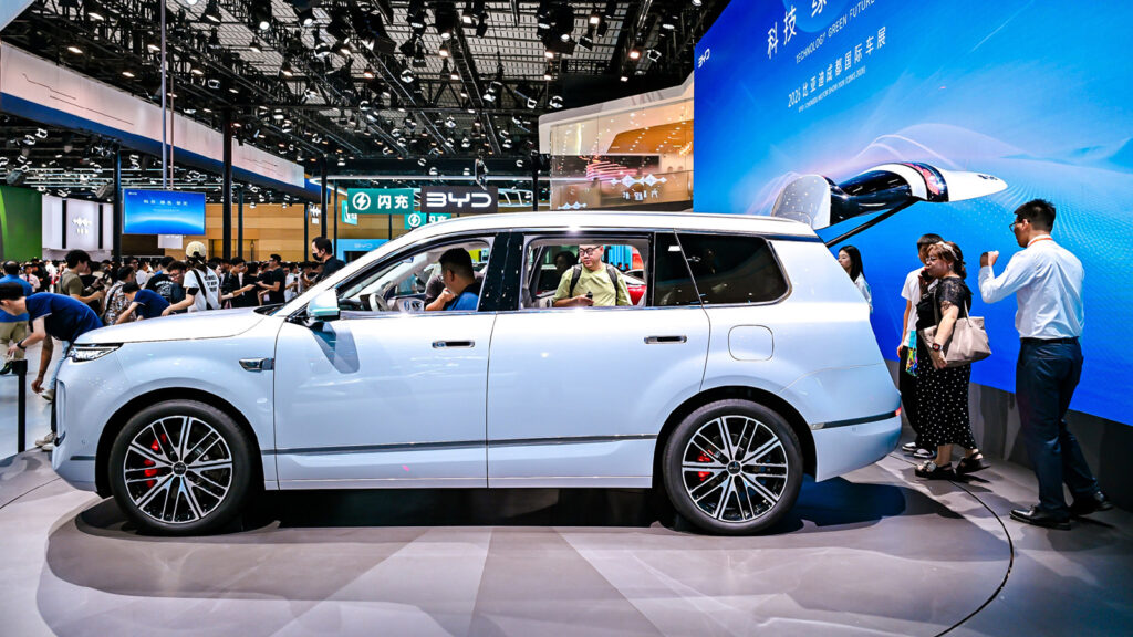 Side view of a BYD Sealion 08 SUV on display at the 2026 Chengdu auto show.