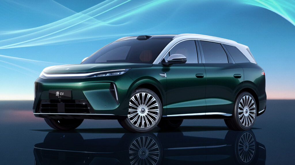 BYD’s third-gen Tang SUV to debut at Chengdu Auto Show on August 21 BYD third-generation Tang SUV shown in a dark green finish from a front three-quarter view.