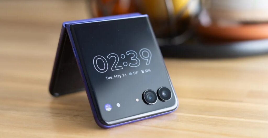 De-Googled GrapheneOS is coming to Motorola’s foldables next year De-Googled GrapheneOS is coming to Motorola’s foldables next year