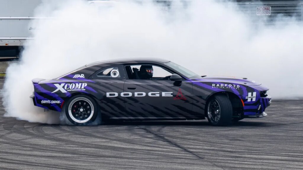 Dodge Is Doing Everything It Can to Make People Like the New Charger—Except Give It a V8 Dodge Is Doing Everything It Can to Make People Like the New Charger—Except Give It a V8