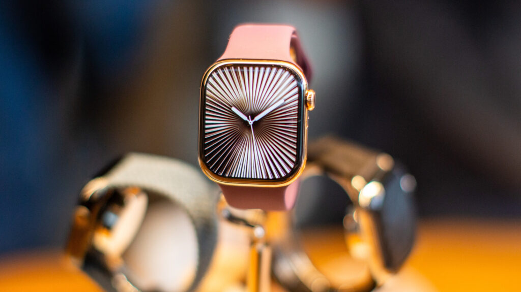 It’s Time You Realized The Usefulness Of The Smartwatch Flashlight Feature It's Time You Realized The Usefulness Of The Smartwatch Flashlight Feature