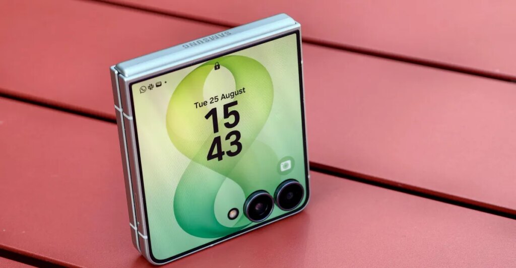 The Galaxy Z Flip 8 is at its best when there’s friction The Galaxy Z Flip 8 is at its best when there’s friction