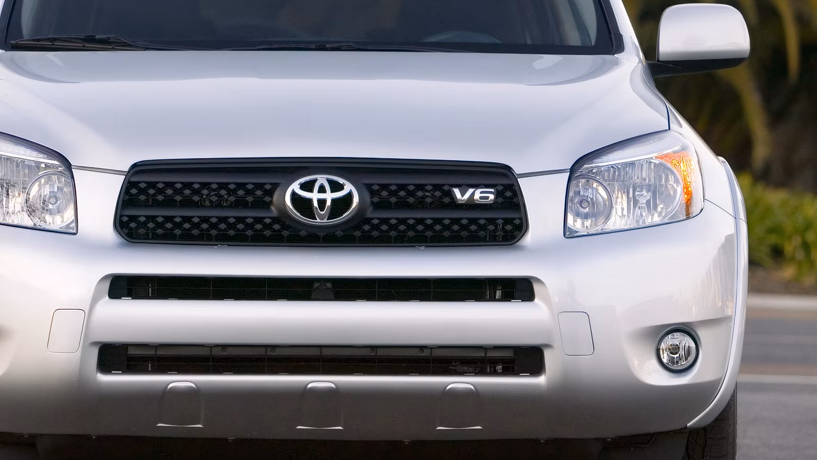 The V6 Toyota RAV4 Is The Secret Sleeper You’ve Been Looking For The V6 Toyota RAV4 Is The Secret Sleeper You've Been Looking For