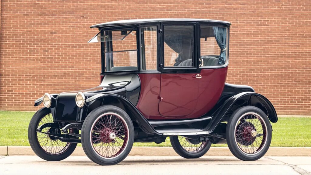 This 1918 Detroit Electric Is Powered by Modern Batteries, And It Actually Works This 1918 Detroit Electric Is Powered by Modern Batteries, And It Actually Works