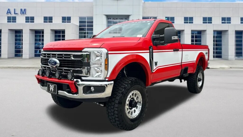 This Ford Dealer Knows How to Sell Trucks: Make Them Look Old This Ford Dealer Knows How to Sell Trucks: Make Them Look Old