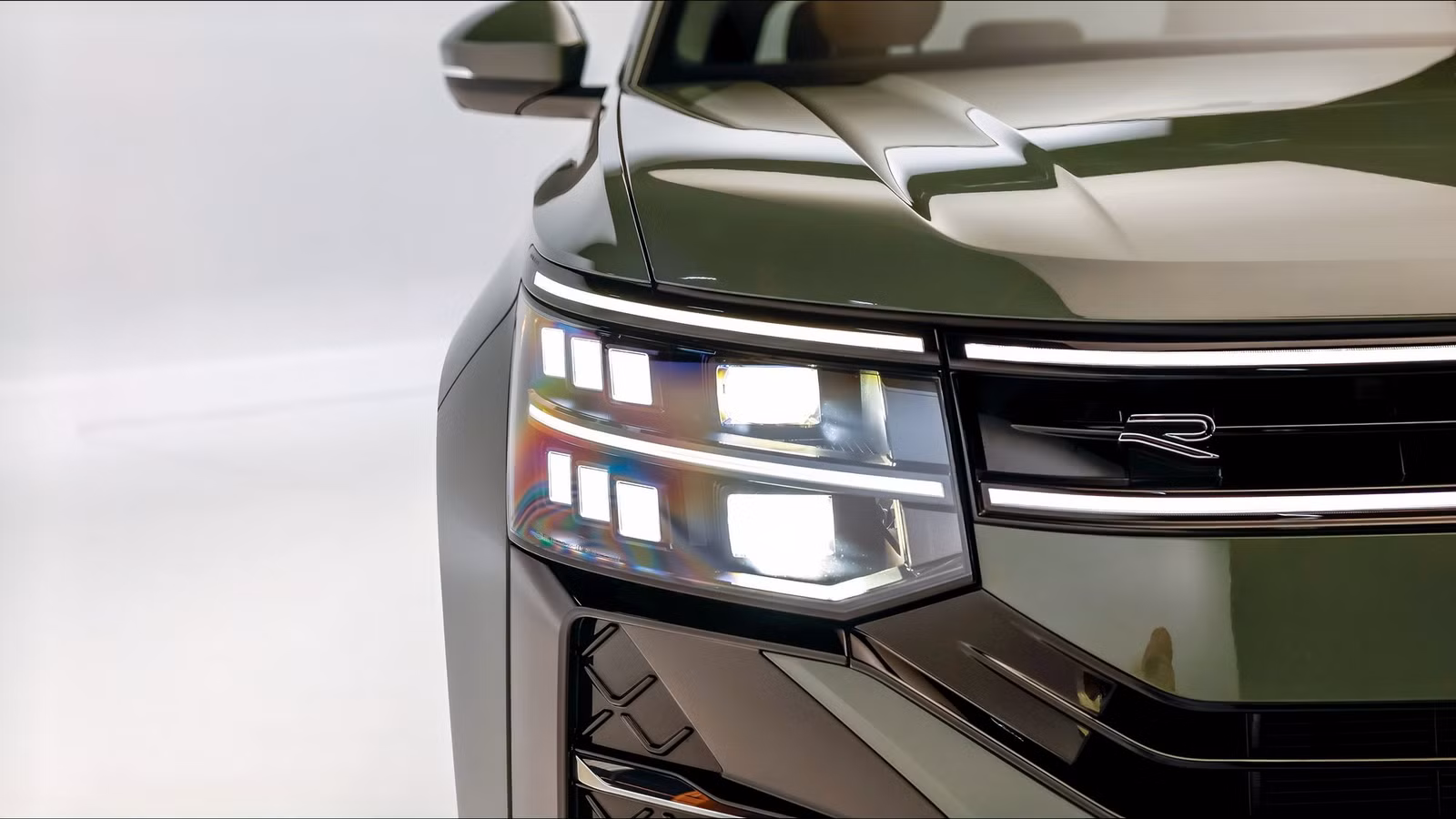 VW’s New Atlas Cross Sport Officially Has The Honda Passport Square In Its Sights VW's New Atlas Cross Sport Officially Has The Honda Passport Square In Its Sights